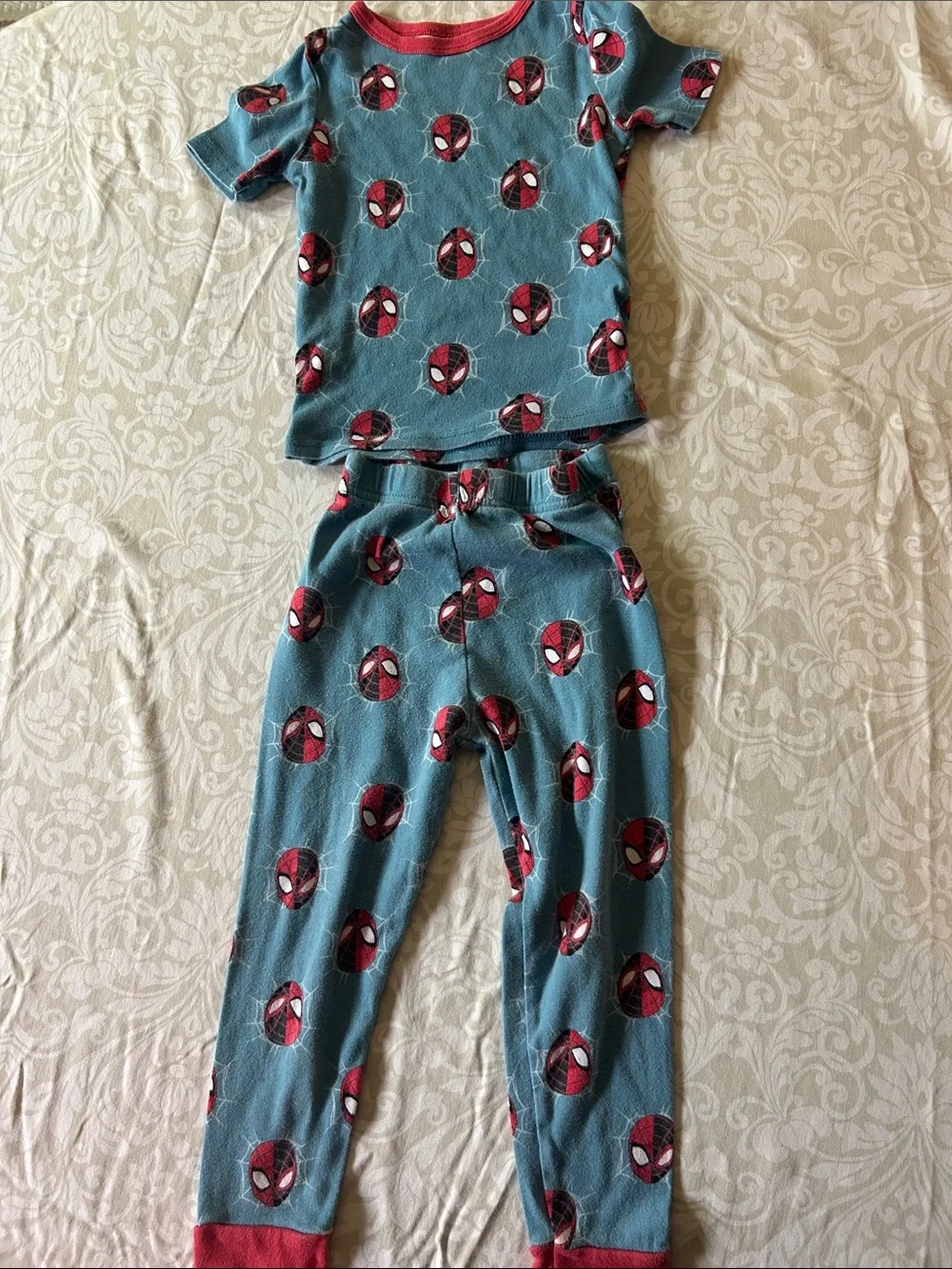 Marvel Kids Spider-Man Face Print Pajama Set in Blue and Red